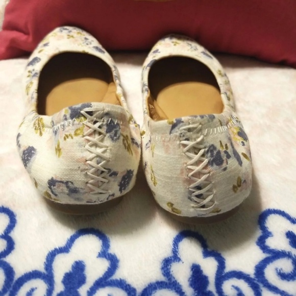 Adorable Lucky Brand Flats - Picture 3 of 4